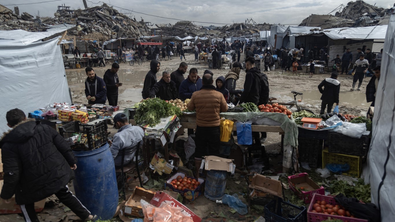 গাজায় ২ কেজি ডাল ও ১ কেজি আটার দাম পৌঁছালো ২৫ হাজার টাকার ওপরে